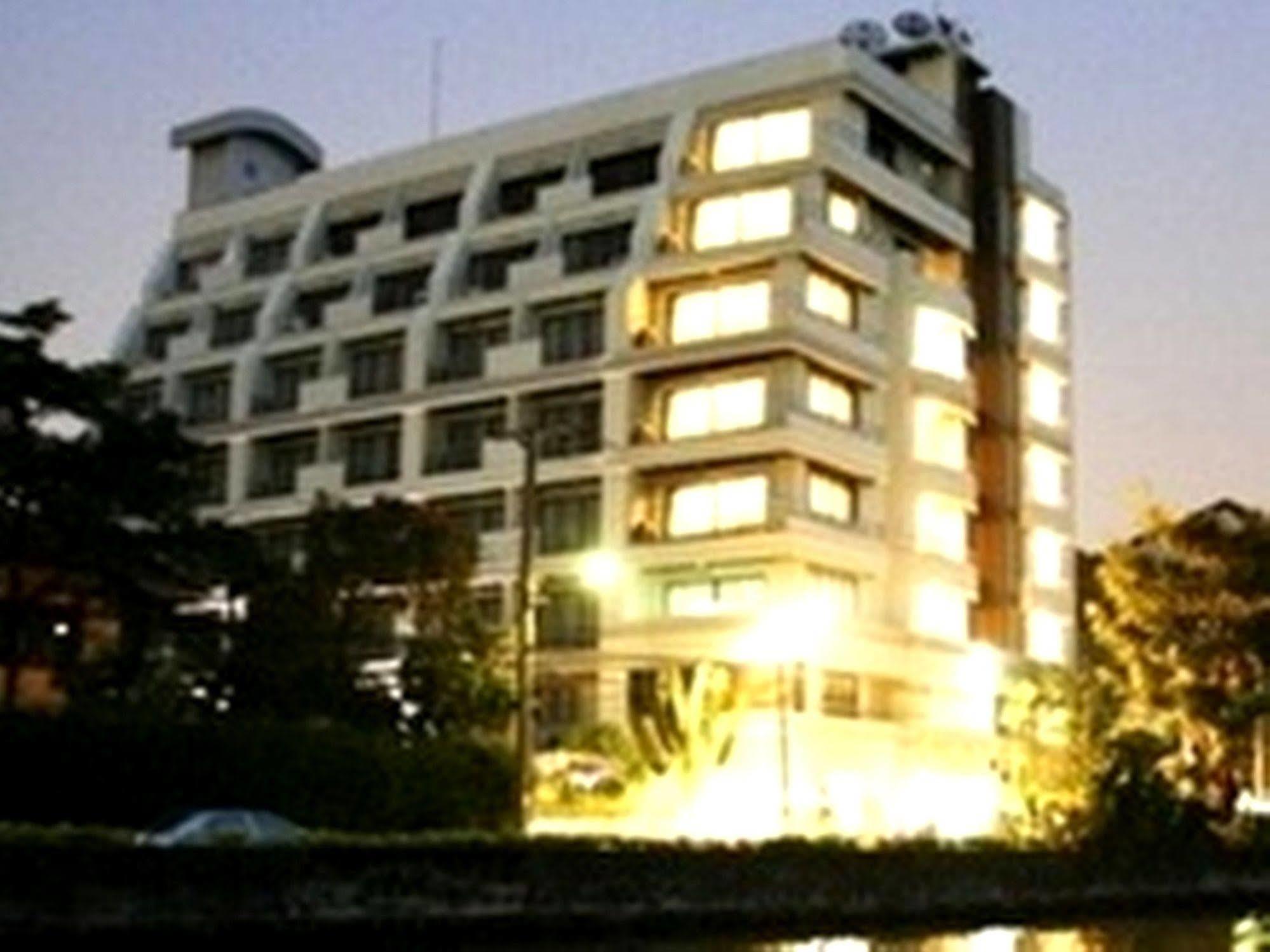 בנגקוק Ziniza The Boutique Service Apartment מראה חיצוני תמונה